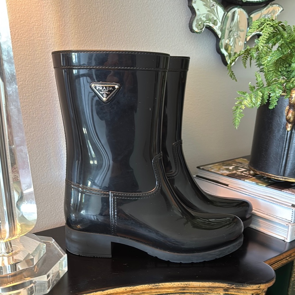 Prada Women's Black Rain Boots size 7 wonderful condition!